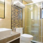 התקנת מקלחון זכוכית